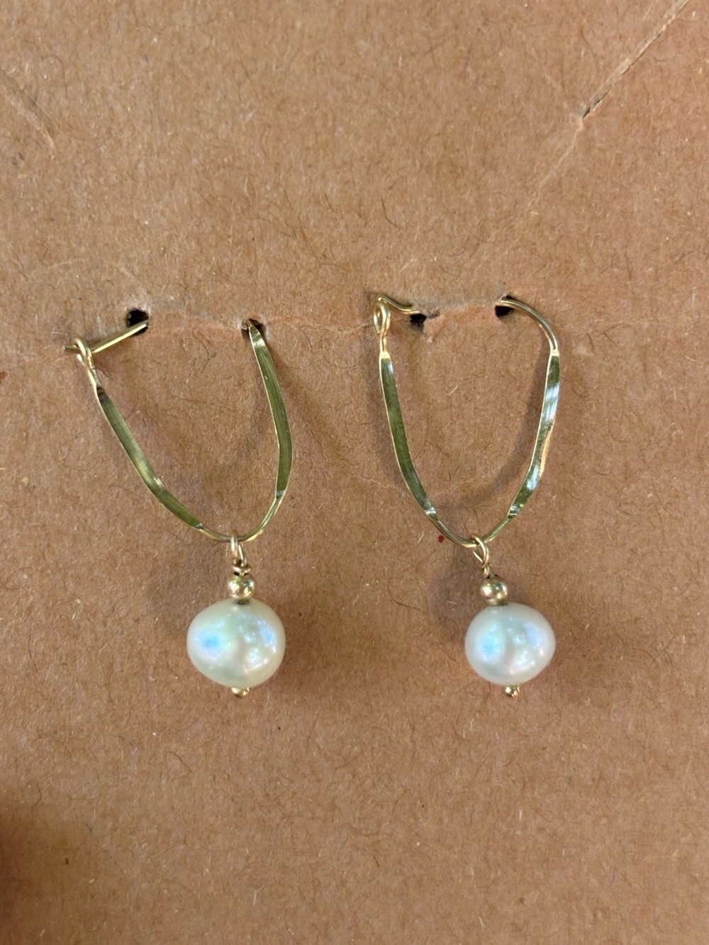 14k Yellow Gold Freshwater Pearl Dangle Earrings Hammered Hoops 1 Inch 0.94g